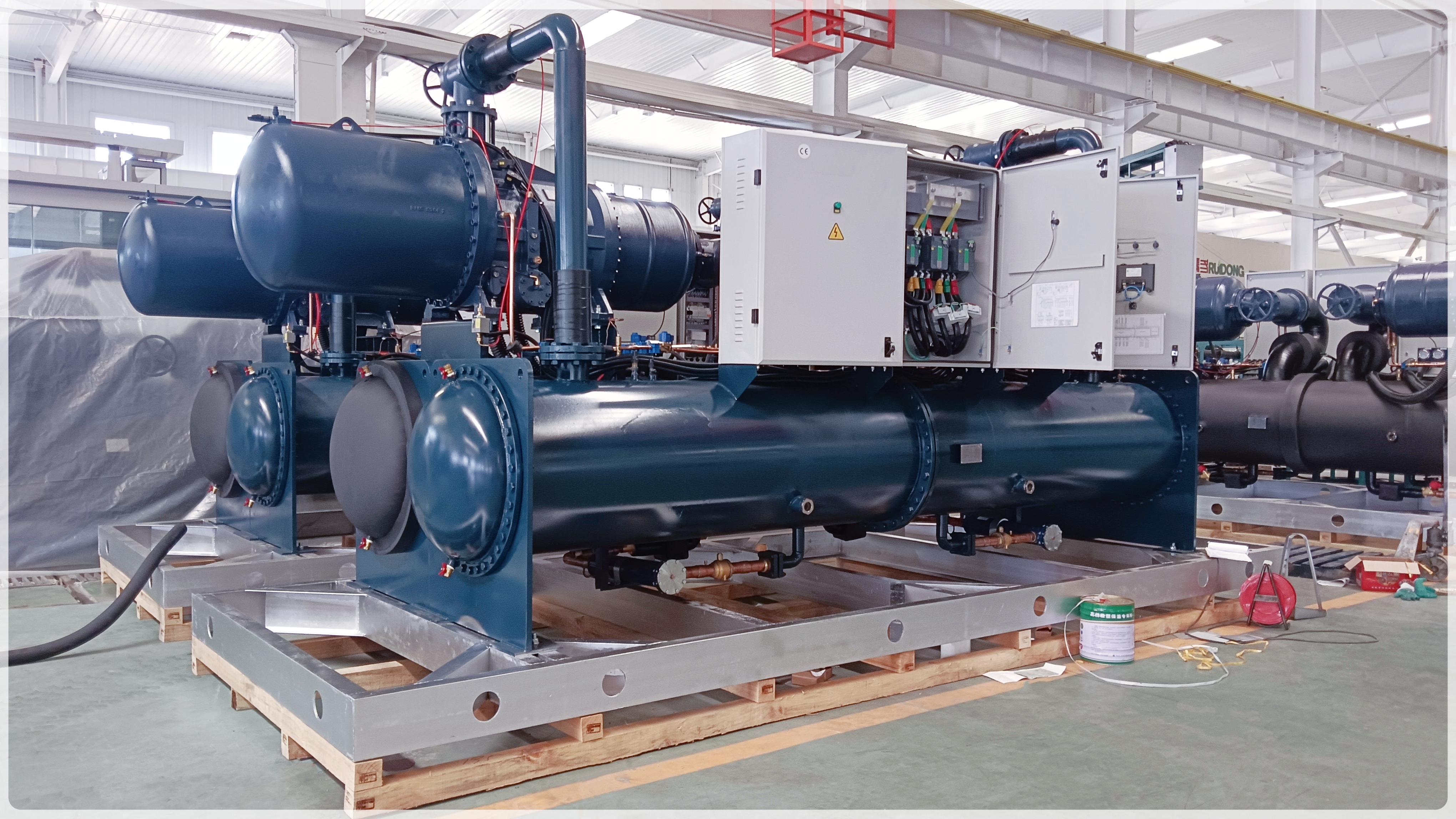 الشكل 2- وحدة المسمار المبردة بالماء